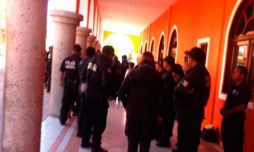 Paran labores policías de Ajalpan; no les pagan en aguinaldo