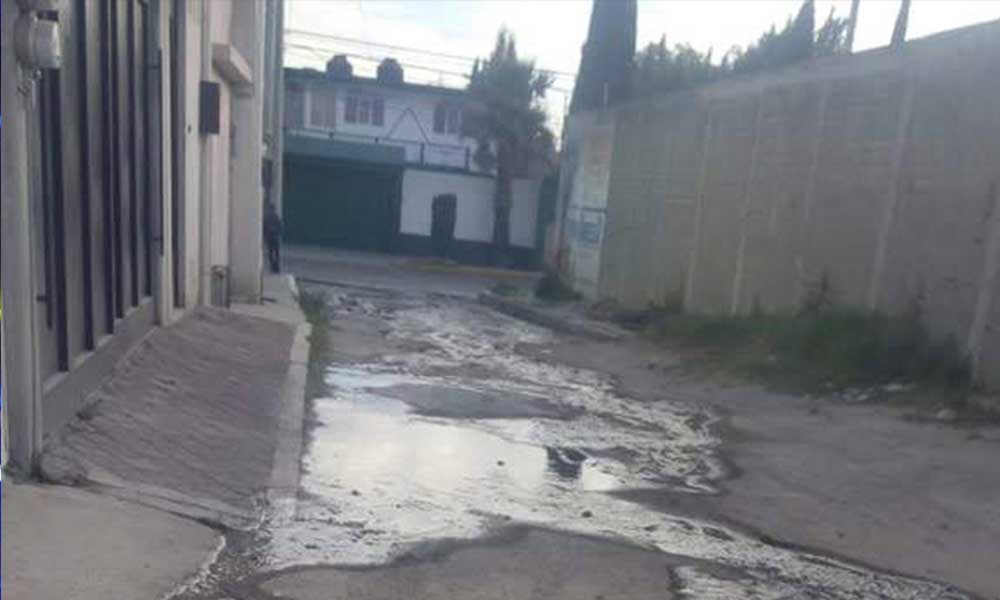 Exigen solucionar desborde de agua en canal