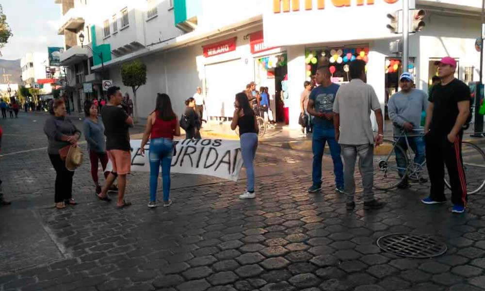 Bloquean vialidades para exigir seguridad en Tehuacán