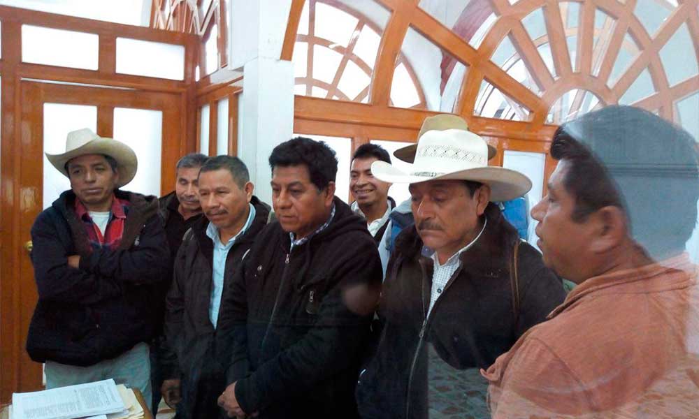 Acusan albazo en convocatoria para renovar juntas auxiliares de Huauchinango