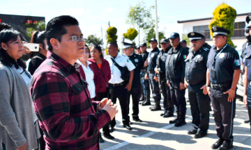 Entregan en Coronango nuevas patrullas y uniformes a policías