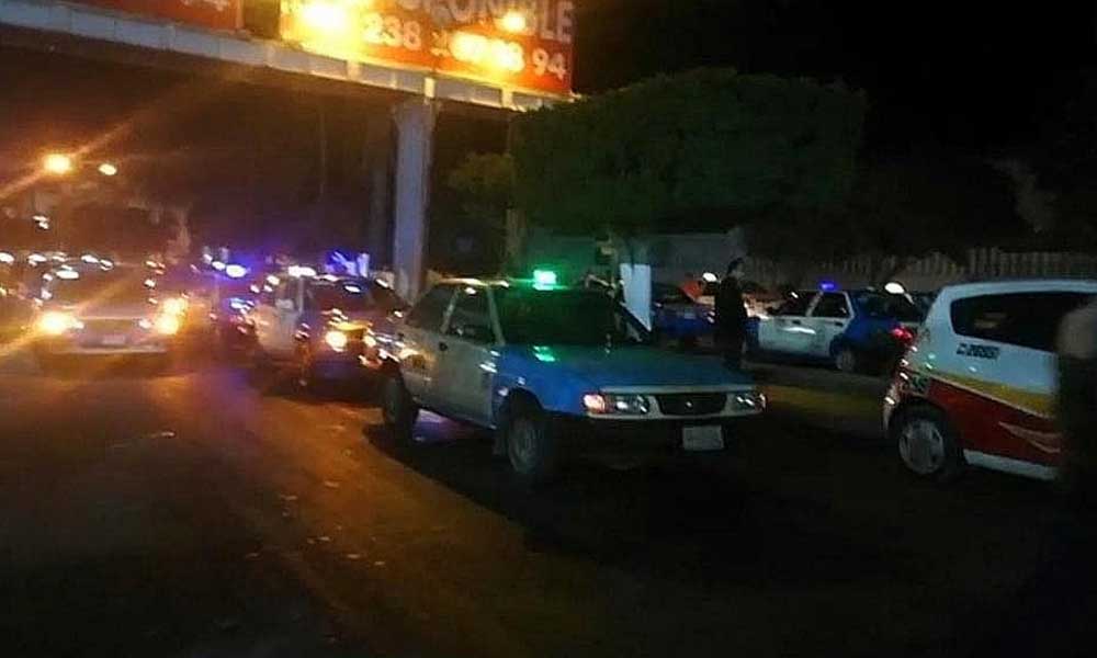 Protestan taxistas de Tehuacán; exigen seguridad