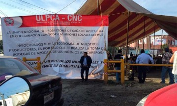 Bloquean bodegas de ingenio en Atencingo