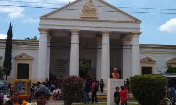 Vendieron hasta los pasillos para tumbas en Tehuacán 