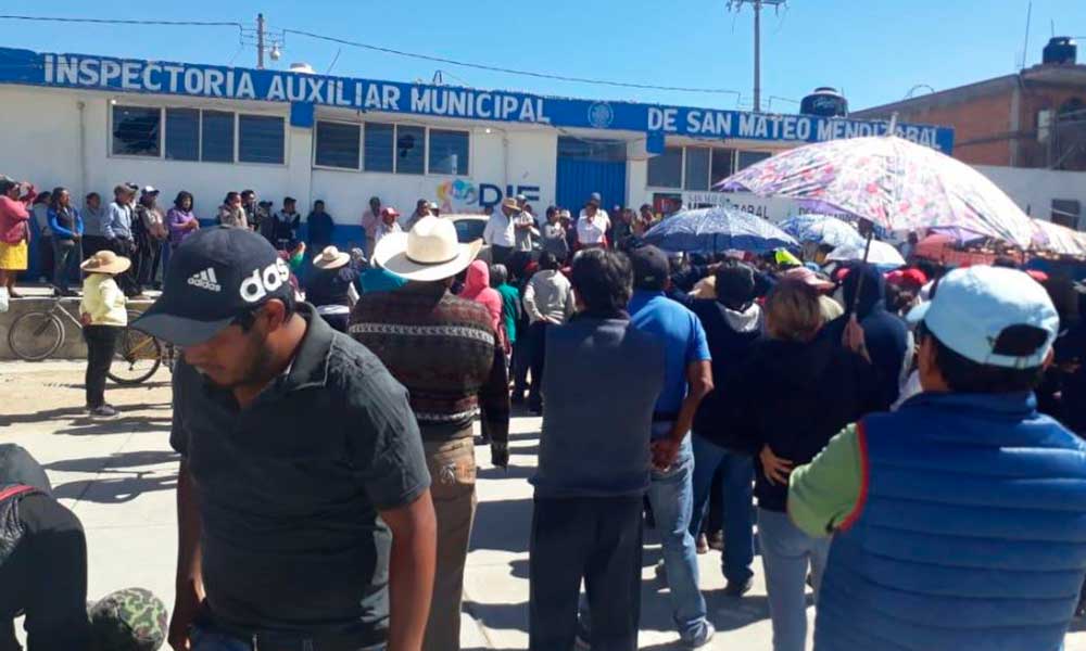 Impiden toma de protesta de inspector en San Mateo Mendizábal