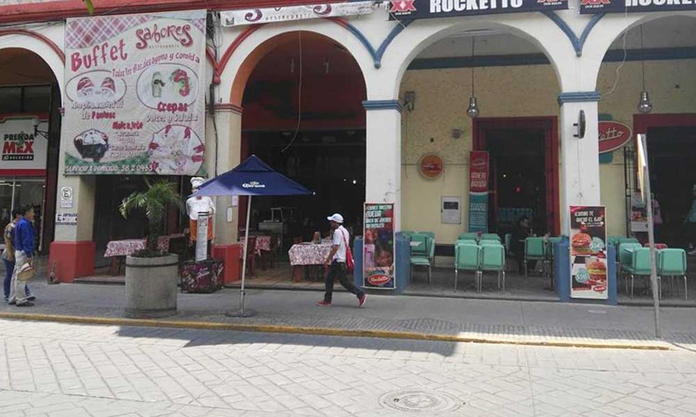 Molesta a dueños de bares alza de refrendos en Tehuacán 
