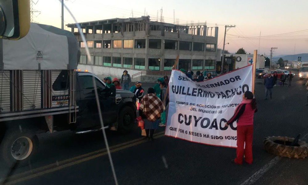 Exigen con cierre de vialidades servicios básicos en Cuyoaco 