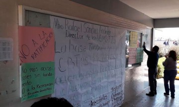 Docentes paran labores en CBTIS 44 de Teziutlán