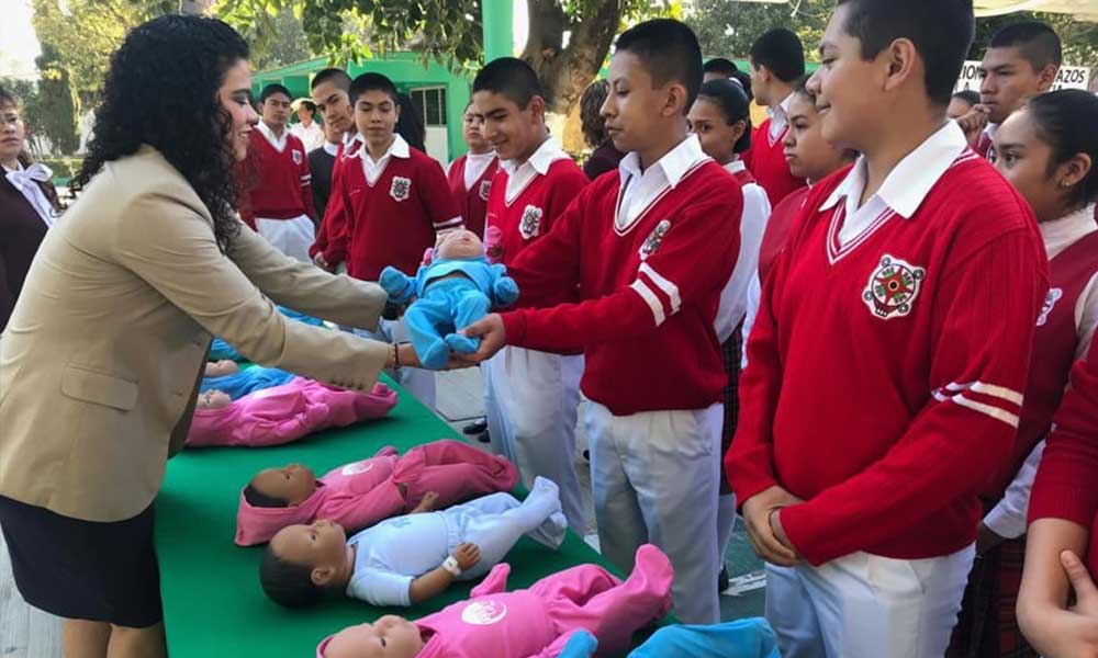 Entregan bebés virtuales para prevenir embarazos en Tehuacán