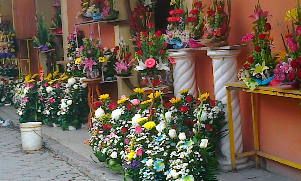 En Tecamachalco suben precio de flores 50% para el 14 de febrero