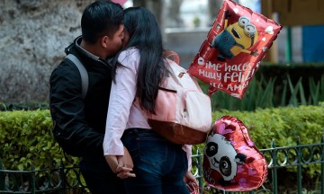 Gastan mujeres más que los hombres en obsequios de San Valentín