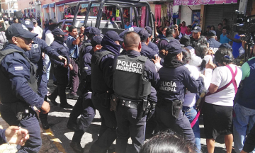 Se registra gresca entre ambulantes y alineadores en Tehuacán