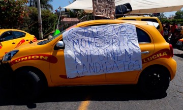 Bloquean carretera en Tehuitzingo