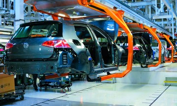 Oferta la industria automotriz más trabajo que otros sectores