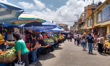 Buscan reubicar del centro a carretilleros en Huachinango 