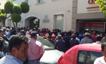 Cierran calle de Tehuacán en protesta contra constructora