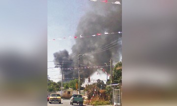 Evacuan universidad por incendios en La Malinche