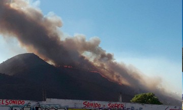 Apoyan ciudadanos para apagar fuego en el cerro de San Antonio