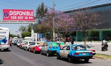 Taxistas de Tehuacán se manifiestan tras altos costo de grúas