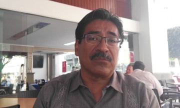 Va el SAT contra médicos y abogados