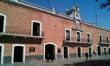 Iluminan de azul el Palacio Municipal en Atlixco 