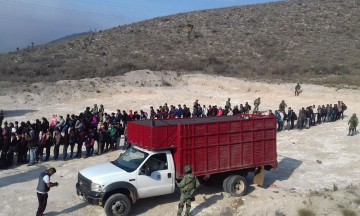 Abandonan 145 migrantes en Azumbilla