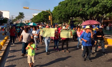 Marchan en contra del presidente municipal de Izúcar
