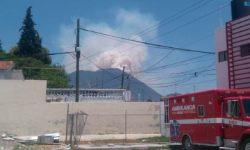 Se registra incendio forestal en cerro El Pinal, en Amozoc