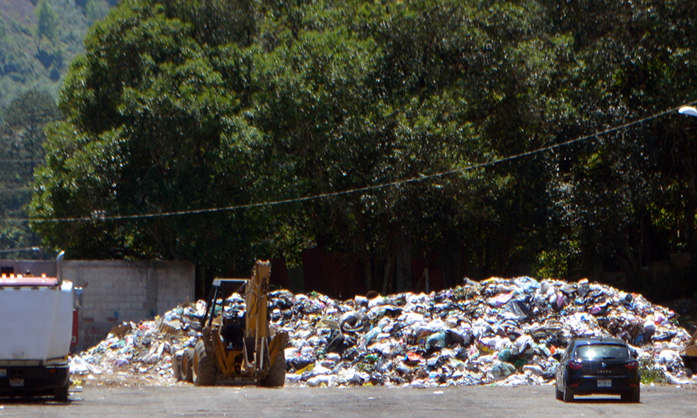 Reinstalan depósito de basura en el Recinto Ferial de Huauchinango