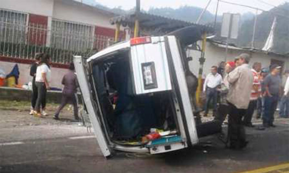 Deja quince heridos choque vehicular  en el acceso a Huauchinango 