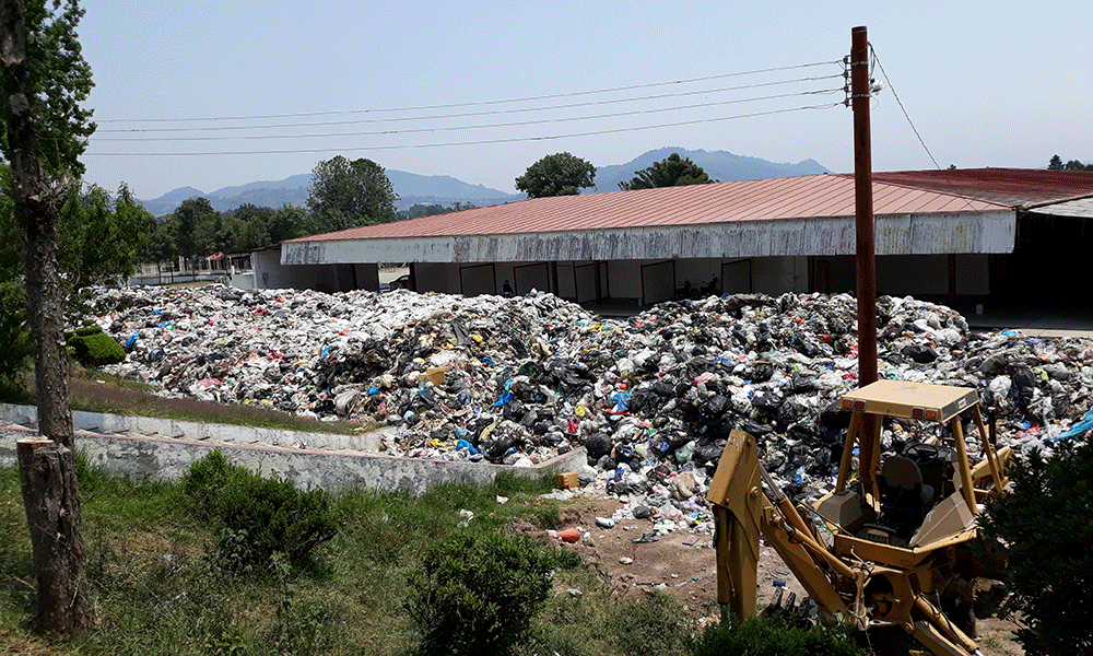 Hay toneladas de basura en el Recinto Ferial de Huauchinango