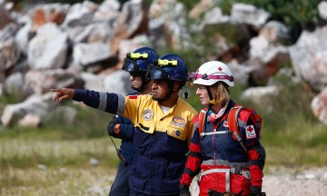 Rescatan a jóvenes en la barranca Los Jilgueros