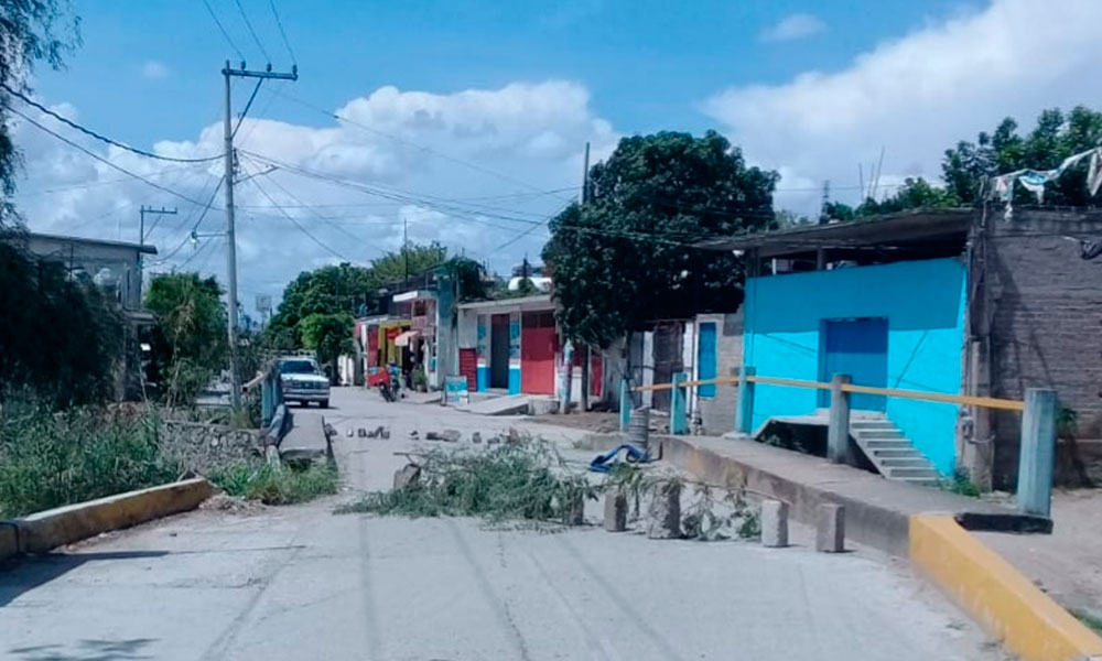 Puente en Acatlán, a punto de colapsar