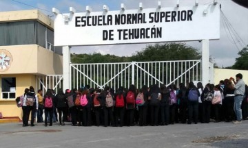 Normalistas de Tehuacán exigen cuentas a autoridades