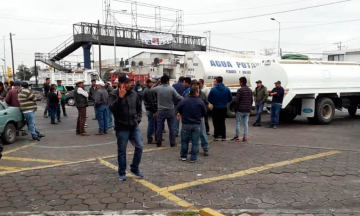 Marchan y cierran carretera de Amozoc