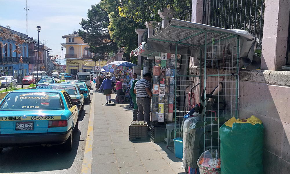 Prevén ambulantes alza en ventas por inicio de clases en Teziutlán