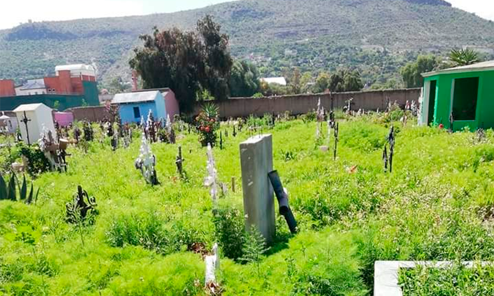 Piden mantenimiento para camposanto de Tlaixpan; acusan abandono