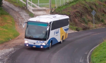 Campesinos secuestran autobús en Cuetzalan