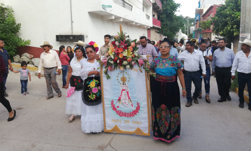 Retornan poblanos por Día del Migrante a Piaxtla