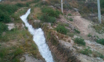 Acusan consumo de agua contaminada en Altepexi