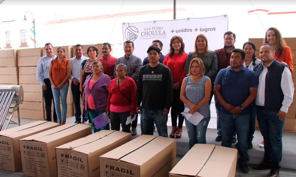 Entrega gobierno de San Pedro Cholula calentadores solares a 230 familias