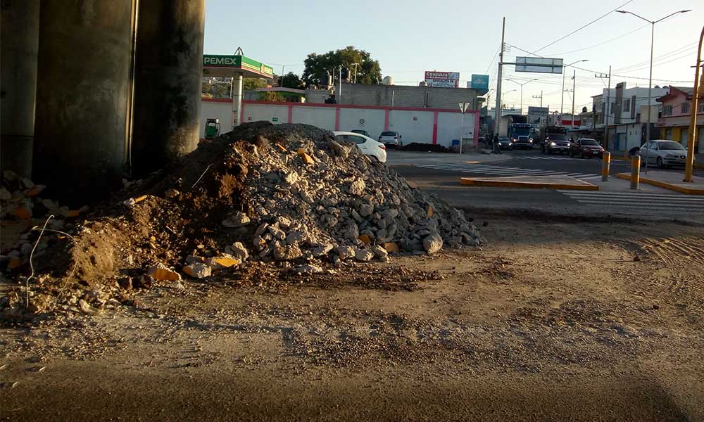 Destruyen una obra y bloquean carretera en Tecamachalco