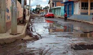 Suspenden clases en tres primarias por inundaciones