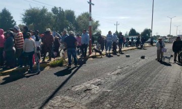 Analizan en reunión obras del colector pluvial en Santa María Zacatepec