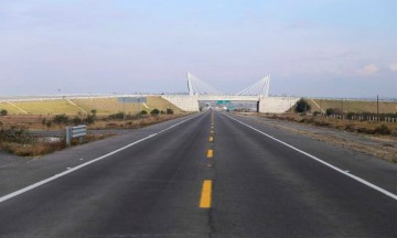 Normalistas toman caseta de Cuapiaxtla y cobran el paso