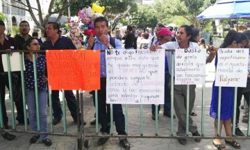 Morenistas protestan por alza del pasaje y en contra del edil de Tehuacán
