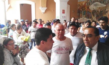 Se manifiestan para exigir espacios de venta en Tehuacán