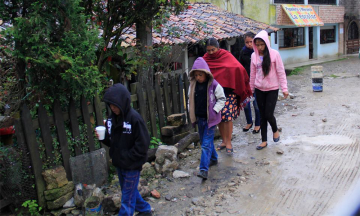 Deslaves por lluvias bloquean carreteras de Macuilquila