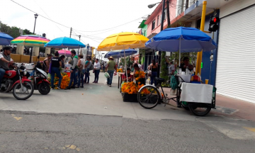 Ambulantes pelean por lugares en Izúcar