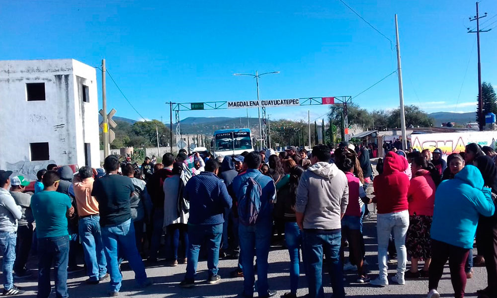 Protestan siguen contra alza al pasaje en Cuayucatepec